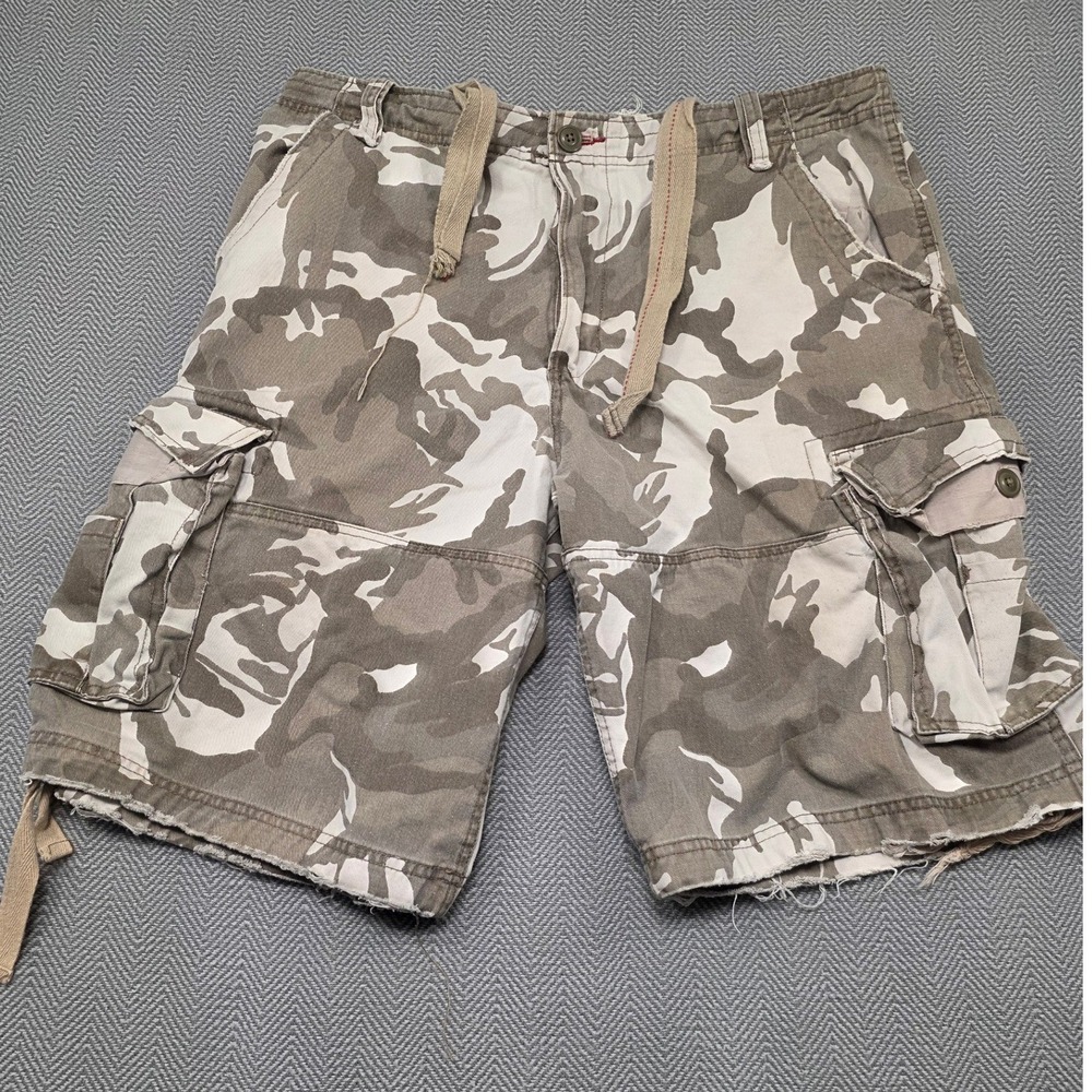 US Apparel Authentic‎ Trailwear Mens 36 Camo Cargo Shorts Tan Distressed 111528